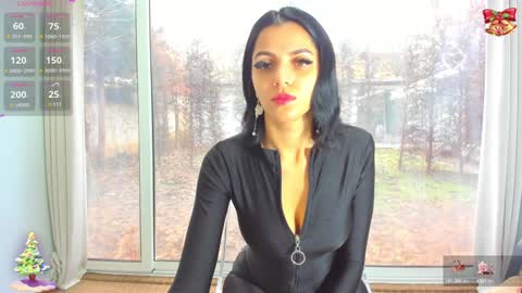 Snapshot of sarah_blake_ chatting on 12.23.24 Sara online show from 12.23.24