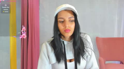 Snapshot of sarah_blake_ chatting on 09.10.25 Sara online show from 09.10.25