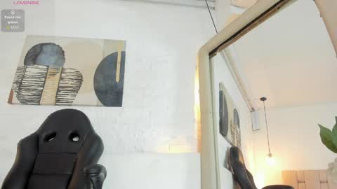 Snapshot of sarah_gothicgirl chatting on 05.06.26 sarah_gothicgirl online show from 05.06.26