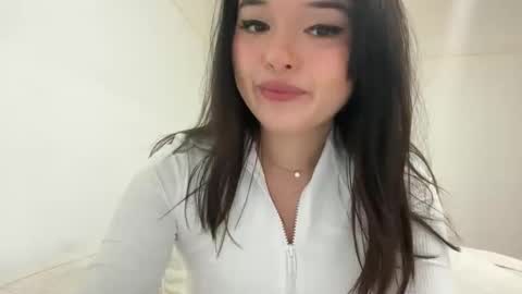 Snapshot of sarah_heart_aus chatting on 09.20.25 Sarah Heart Aus online show from 09.20.25