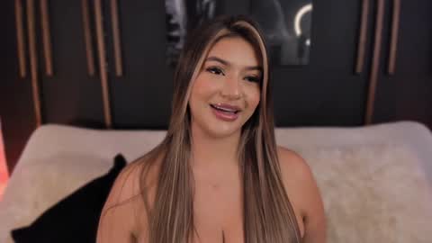 Snapshot of sarah_jacobbs chatting on 02.05.25 online show from 02.05.25