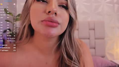 Snapshot of sarah_jacobbs chatting on 03.10.25 online show from 03.10.25