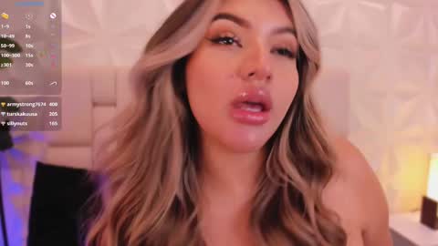 Snapshot of sarah_jacobbs chatting on 03.11.25 online show from 03.11.25