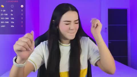 Snapshot of sarah_swtt chatting on 10.12.25 - next broadcast 28 nov  7 pm Col online show from 10.12.25