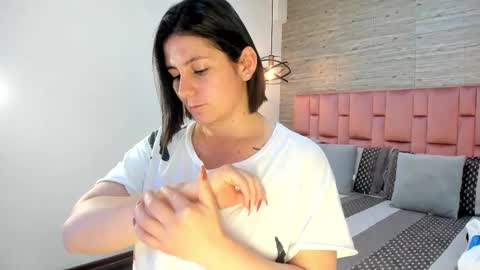 Sarah Deyvis online show from 02.21.25