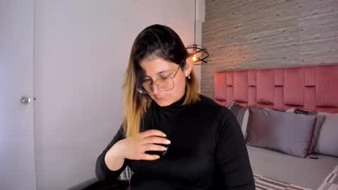 Sarah Deyvis online show from 10.18.25