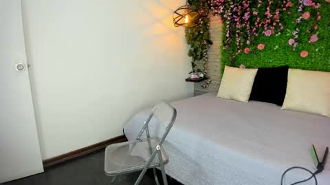 Sarah Deyvis online show from 11.26.25