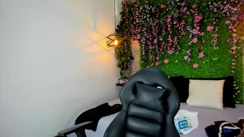 Sarah Deyvis online show from 11.27.25