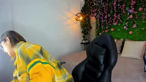 Sarah Deyvis online show from 12.04.25