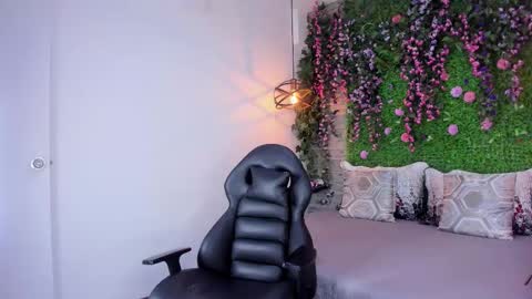 Sarah Deyvis online show from 03.05.26