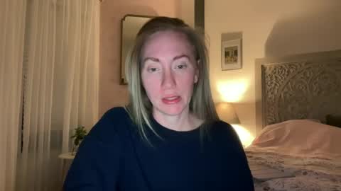 Snapshot of sarahgiroux86 chatting on 06.18.26 Sarah online show from 06.18.26
