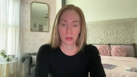 Snapshot of sarahgiroux86 chatting on 06.30.26 Sarah online show from 06.30.26
