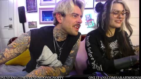Snapshot of sarahmoonsg chatting on 02.04.25 Sarah Moon online show from 02.04.25