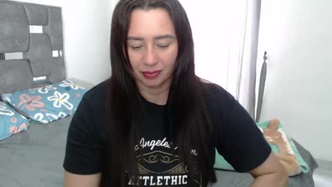Snapshot of sarahott_1 chatting on 05.15.26 Lia online show from 05.15.26