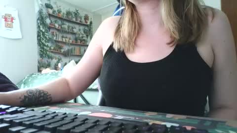 Snapshot of sarahpmummy chatting on 05.30.26 Sarah online show from 05.30.26