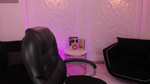 Sarah Rhodes online show from 12.03.25