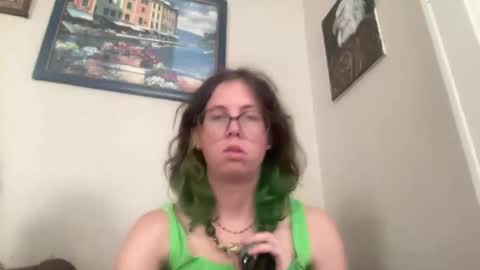 Sarah Smiles online show from 05.25.26