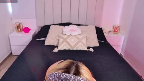 Sara jones   online show from 04.14.26