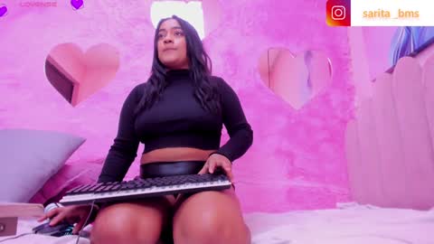 Snapshot of saramagiic chatting on 01.12.25 online show from 01.12.25