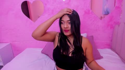 Snapshot of saramagiic chatting on 01.28.25 online show from 01.28.25