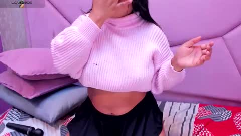 Snapshot of saramagiic chatting on 09.11.25 online show from 09.11.25