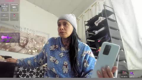 Snapshot of saramartins01 chatting on 11.18.25 jhoa online show from 11.18.25