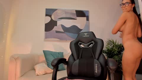 I am Sara  online show from 02.05.25