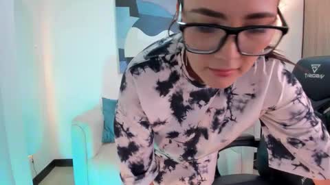 I am Sara  online show from 09.24.25