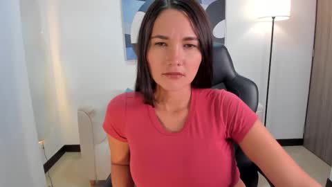 I am Sara  online show from 09.29.25