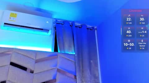 Snapshot of sararoy_ chatting on 12.20.25 Sara online show from 12.20.25