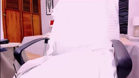 Snapshot of sarasofia44 chatting on 11.11.25 Sara Sofia online show from 11.11.25