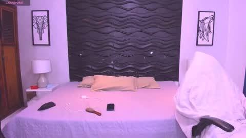 Snapshot of sarasofia44 chatting on 11.22.25 Sara Sofia online show from 11.22.25