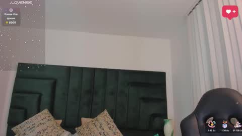 Snapshot of sarawagner_ chatting on 10.22.25 online show from 10.22.25