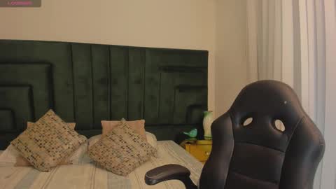 Snapshot of sarawagner_ chatting on 10.24.25 online show from 10.24.25