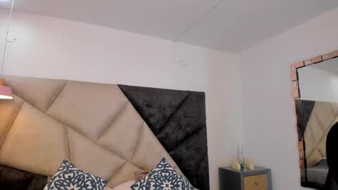 Snapshot of sarawagner_ chatting on 10.25.25 online show from 10.25.25