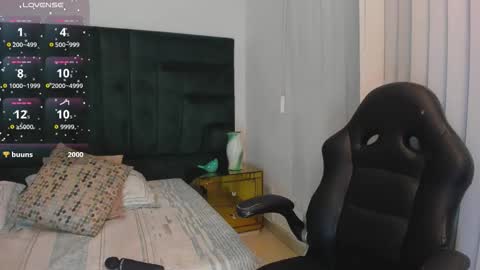 Snapshot of sarawagner_ chatting on 10.26.25 online show from 10.26.25