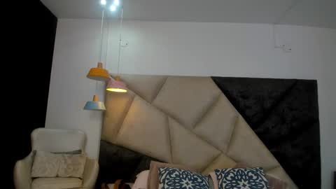 Snapshot of sarawagner_ chatting on 10.27.25 online show from 10.27.25