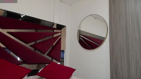 Snapshot of sarawagner_ chatting on 11.23.25 online show from 11.23.25