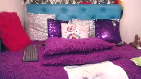 Sara Wills online show from 02.09.26