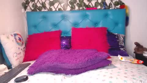 Snapshot of sarawiills chatting on 05.19.26 Sara Wills online show from 05.19.26