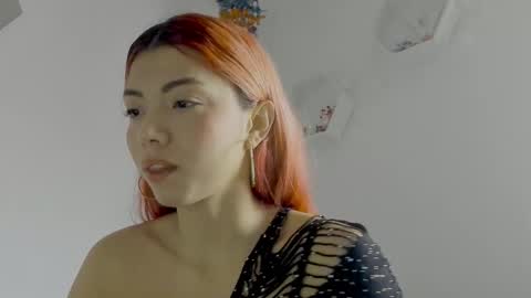 Snapshot of saray2312 chatting on 12.01.25 Saray online show from 12.01.25