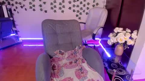 Snapshot of saray__jones chatting on 01.08.25 saray__jones online show from 01.08.25