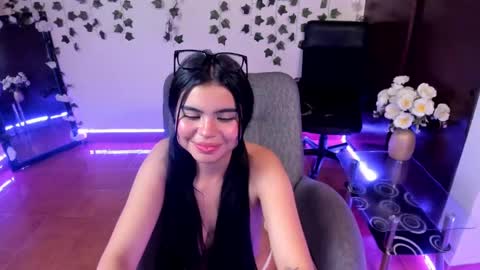 Snapshot of saray__jones chatting on 01.20.25 saray__jones online show from 01.20.25