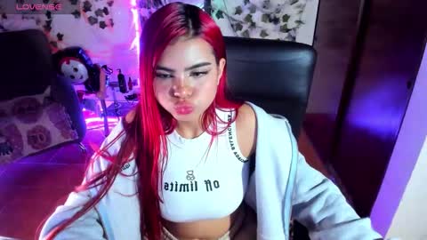 Snapshot of saray__jones chatting on 10.08.25 saray__jones online show from 10.08.25