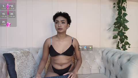 Snapshot of saray_mardez chatting on 02.05.25 Saray Mardez online show from 02.05.25