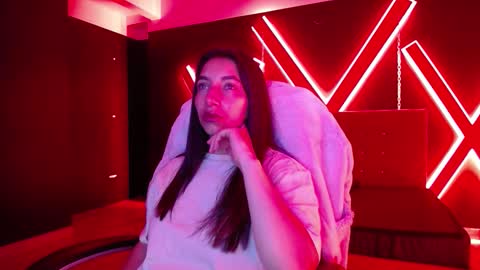 Saray Pink online show from 02.02.26