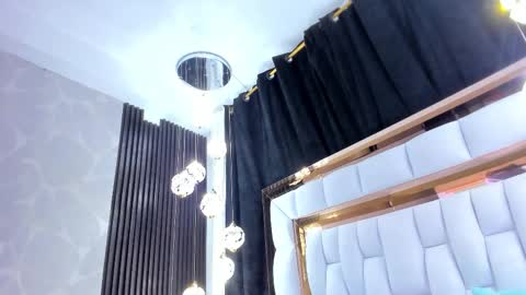 Snapshot of sarayroyse chatting on 10.17.25 Saray online show from 10.17.25