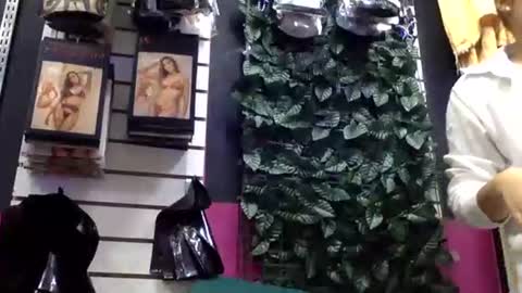 Snapshot of sarayx chatting on 10.30.25 mery online show from 10.30.25