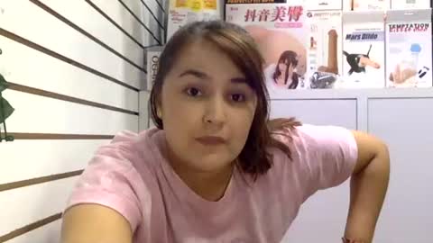 Snapshot of sarayx chatting on 11.15.25 mery online show from 11.15.25