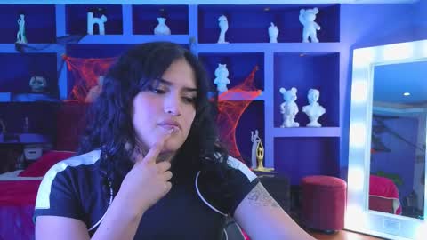 Sari  online show from 10.30.25